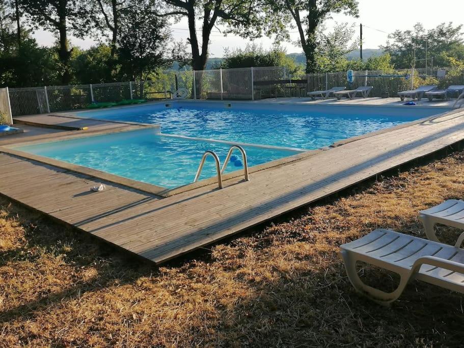 Gîte 4 personnes au cœur de la nature avec piscine Saint-Aubin-de-Nabirat Extérieur photo